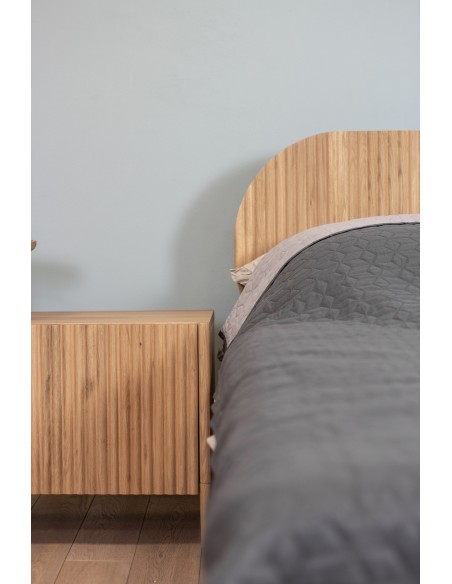 Double oak bed with a fluted headboard, BÓN - 7