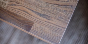 Kolekcja mebli ze sklejki i drewna BASIC w nowym kolorze Ash Grey 