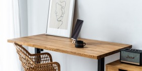 Alva smart desk. A height-adjustable desk - work comfort and a healthy spine